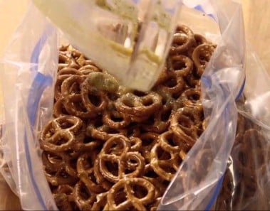 Appetizer Recipes – How to Make Spicy Pretzels
