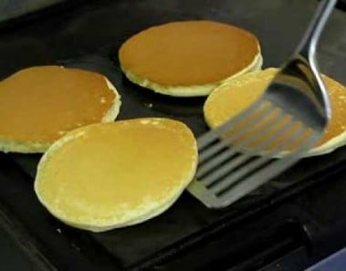 HOW TO MAKE THE BEST PANCAKES IN THE WORLD