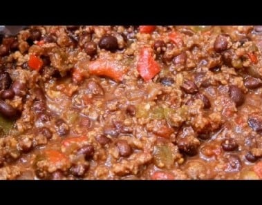 How to Make Vegetarian Chili in a Slow Cooker : Vegetarian Dishes to Please Meat Eaters