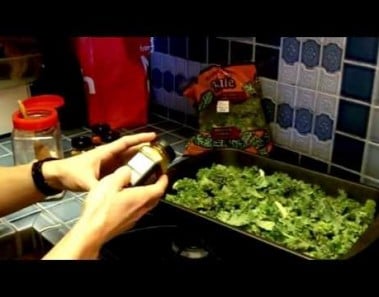 The Healthiest Snack Ever – Quick Easy and Delicious Kale Chips Recipe!