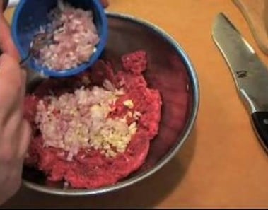 Chopped Steak Recipe : Seasoning Meat for a Chopped Steak Recipe