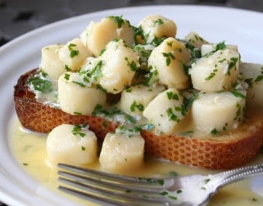 Garlic Parsley Scallops Recipe – Scallop Appetizer with Garlic Butter Sauce