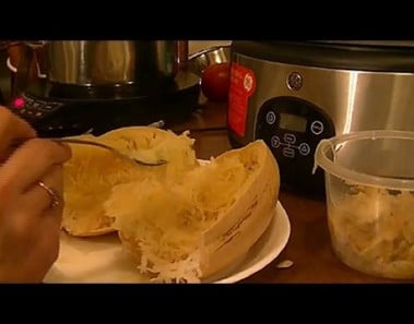 Healthy Recipe for Crockpot / Slow Cooker Spaghetti Squash with Marinara Meat Sauce