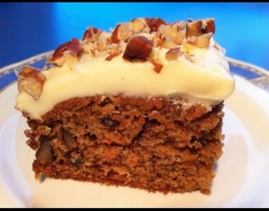 HOW TO MAKE A DELICIOUS HOMEMADE CARROT CAKE