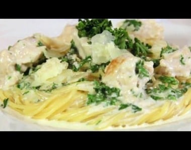 How to Make Creamy Chicken Alfredo Sauce over Pasta