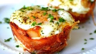 Mini Bacon Egg Toast Breakfast Cups: Mother's Day Brunch