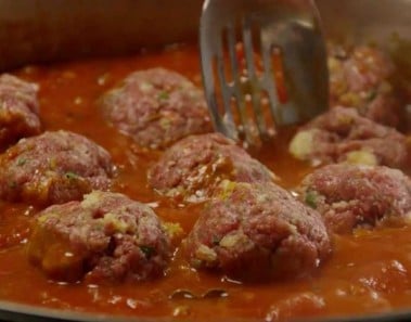 Spaghetti and Meatballs Recipe – How to Make Italian Spaghetti Sauce with Meatballs