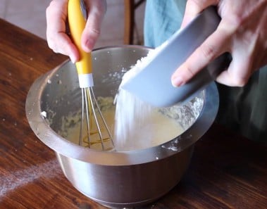 Tuscan pine nut cake, video recipe