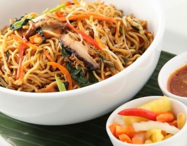 Vegetable Hakka Noodles by Sanjeev Kapoor