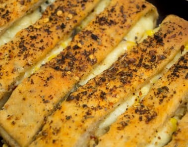 Cheesy Garlic Bread Sticks Recipe / Stuffed Garlic Bread Sticks