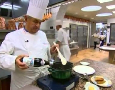 Chefs – Les oeufs pochés à la beaujolaise avec Paul Bocuse