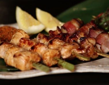 How To: Make Chicken and Vegetable Skewers Into an Appetizer