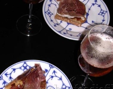 Garlic Toasts With Kumato Tomatoes & Serrano Ham Served With Belgian Oude Geuze Beer