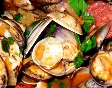 Clams In Spicy Salami Sauce