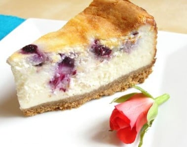 Eggless Blueberry and White Chocolate Baked Cheesecake