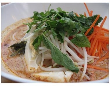 Noodles and Vegetables With Peanut Sauce