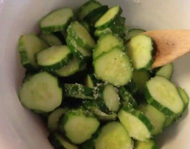 Cucumbers:  Easy Refrigerator Pickles!