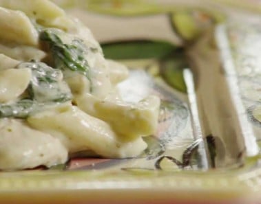 How to Make Pesto Chicken Florentine