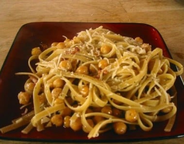 Linguine With Chick Peas and Bacon