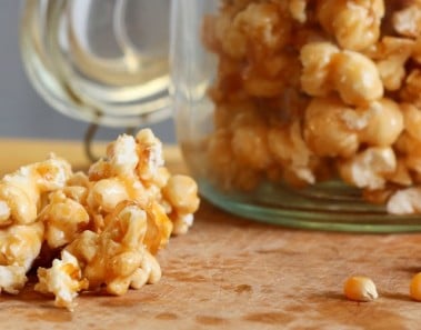 HOW TO MAKE CARAMEL POPCORN