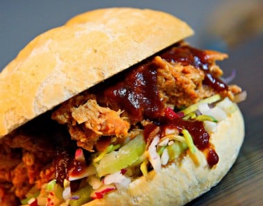 Pulled Chicken Sandwich video recipe – Smoked on the ProQ Excel 20 – Napoleon Apollo smoker