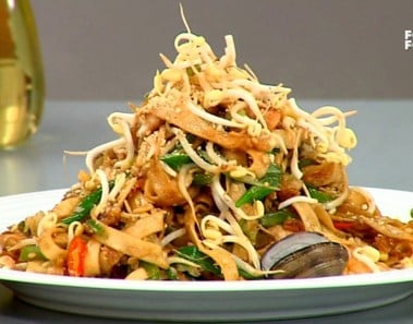 Seafood Pad Thai Noodles – Sanjeev Kapoor’s Kitchen