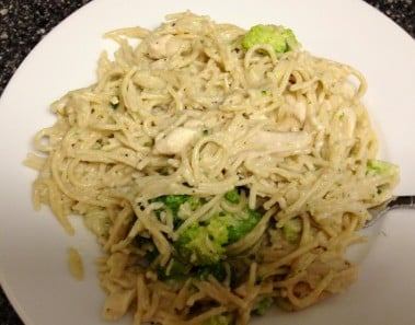 Weight Watchers Friendly Dinner Recipe – Cheesy Broccoli and Chicken Alfredo! 5 Point Meal!