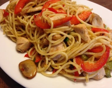 Delicious stir fry chicken and noodles