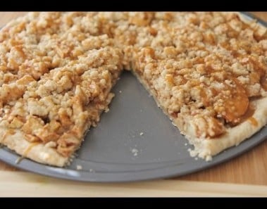 Caramel Apple Crisp Pizza Recipe (Dessert Pizza)