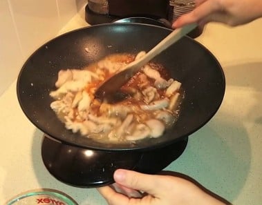 Easy low-carb Chicken Stir-Fry with Broccoli Slaw noodles