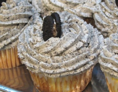 Oreo Cupcakes With Oreo Buttercream — Lynn’s Recipes