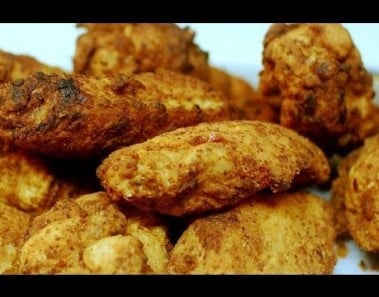 Spicy and  Crispy Fried Garlic Chicken Wings: Southern Style.