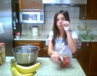 Tutorial: Strawberry cake, SB frosting, banana filling, and ganache