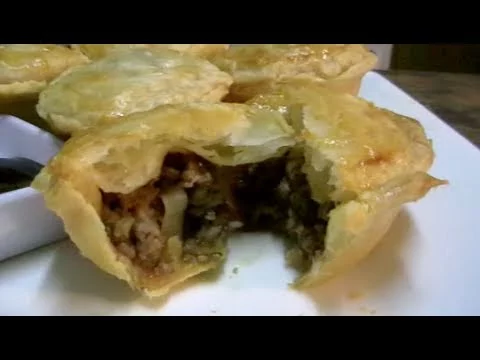 HOW TO MAKE MINI MEAT PIES