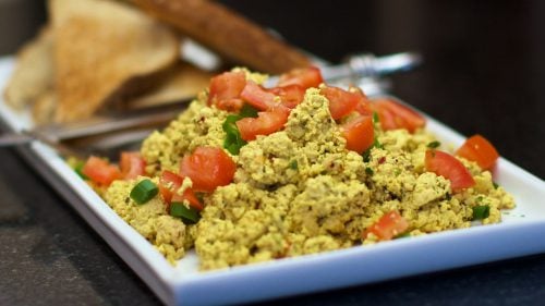 How to make Tofu Scramble – EASY Vegan breakfast scrambled eggs!