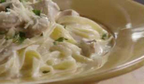 How to Make Chicken Alfredo with Fettuccini Noodles