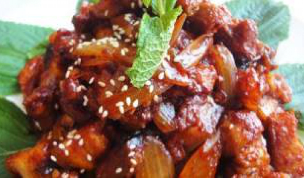 Korean spicy stir-fried pork (Jeyukbokkeum:제육볶음)