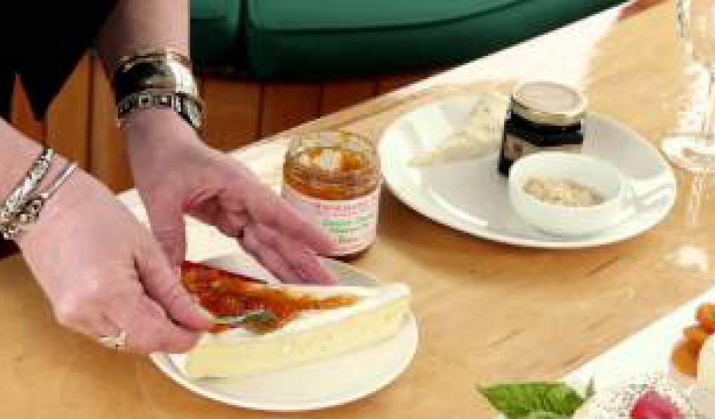 What Kinds of Toppings for Brie? : Cheese & Appetizer Dishes